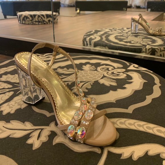 Strappy open toe high heel sandals with transparent crystal  3\